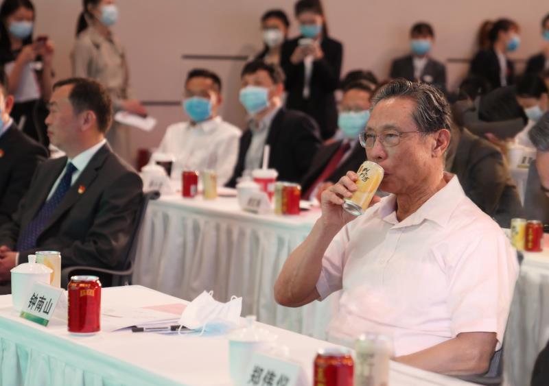 84歲的鐘南山“青春秘訣”曝光：哪個(gè)年輕人看了能不說(shuō)一聲“瑞思拜”呢！