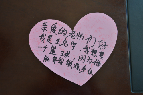 這個(gè)內(nèi)蒙7歲女孩的新學(xué)期心愿，是擁有一個(gè)書(shū)包