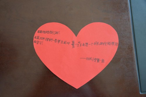 這個(gè)內(nèi)蒙7歲女孩的新學(xué)期心愿，是擁有一個(gè)書(shū)包