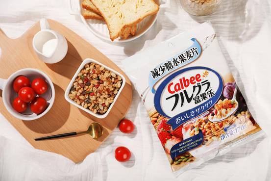 你可能不知道松尾孝，但你一定知道他一手打造的零食王國——卡樂比