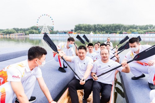 競(jìng)技龍舟下水亮相，比亞迪推動(dòng)“龍舟入奧”更進(jìn)一步