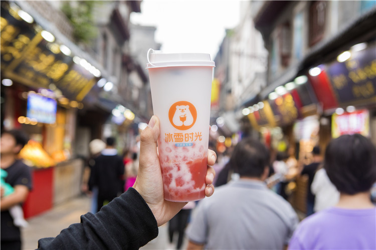 不要總關(guān)注蜜雪冰城，茶飲品牌新生代，冰雪時(shí)光悄然崛起