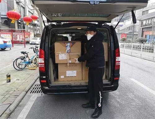 捷停車出席首屆“外灘大會“榮獲“杰出貢獻(xiàn)獎“