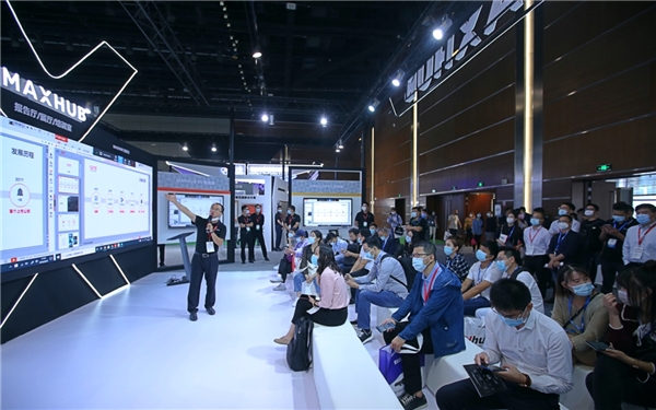 MAXHUB亮相北京InfoComm展：V5至臻版首展，創(chuàng)新方案引領(lǐng)新方向