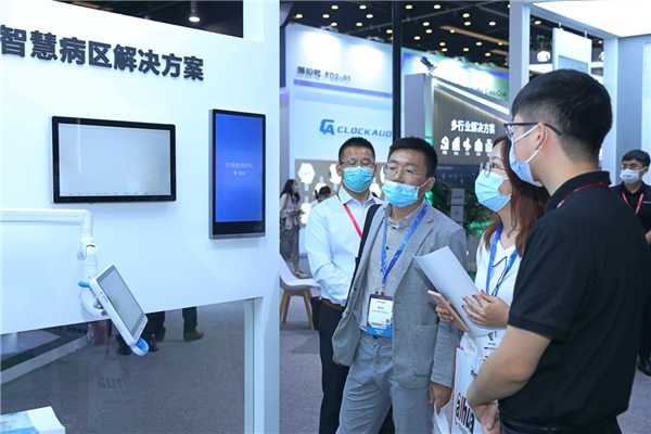 MAXHUB亮相北京InfoComm展：V5至臻版首展，創(chuàng)新方案引領(lǐng)新方向