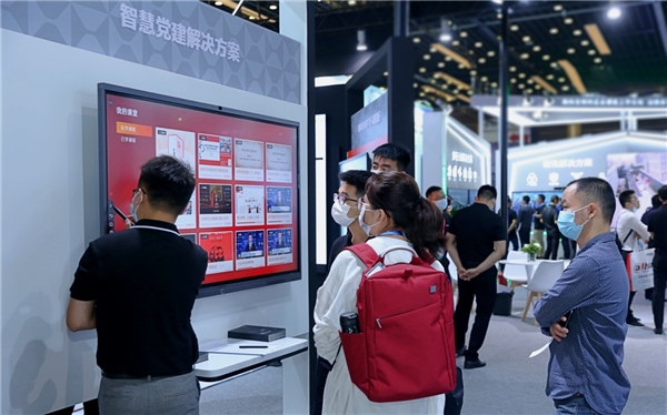 MAXHUB亮相北京InfoComm展：V5至臻版首展，創(chuàng)新方案引領(lǐng)新方向