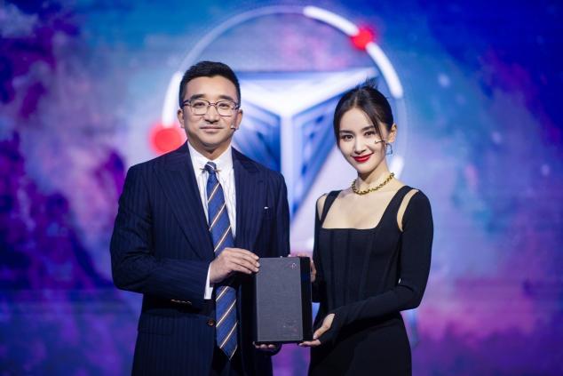 《三體》遇到ThinkPad X1 Fold：以萬物的尺度折疊，以思考進化時代