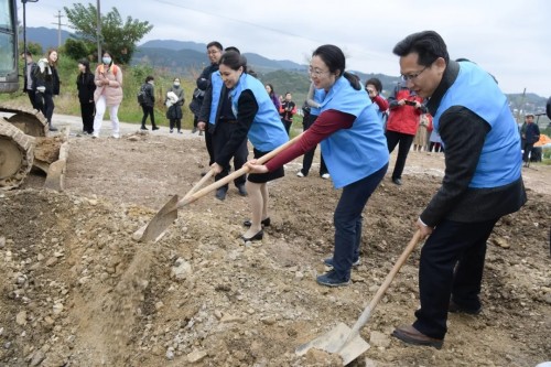 四季沐歌攜手婦基會(huì)走進(jìn)貴州丹寨，暖心公益助力脫貧攻堅(jiān)