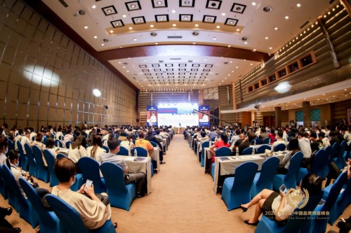 四季沐歌榮獲中國(guó)自主品牌500強(qiáng)，總裁李駿榮獲清潔采暖行業(yè)創(chuàng)新人物