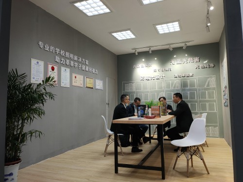 一天兩展！三雄極光學(xué)校照明魅力盛放雙城！