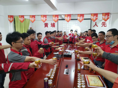 東鵬飲料聯(lián)合京東物流，關(guān)懷“11.11背后的男人”