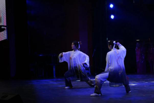 清華學(xué)霸，也是體育健兒，大冬天跑步爽吉了