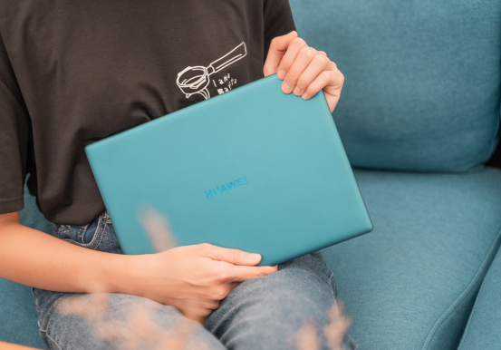 圣誕送禮攻略：華為MateBook X，一份時(shí)髦又有溫度的圣誕禮物