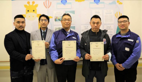 圣誕關(guān)愛 冬日升溫，大金空調(diào)攜手莫雷諾綠地申花公益基金進(jìn)行愛心捐贈(zèng)
