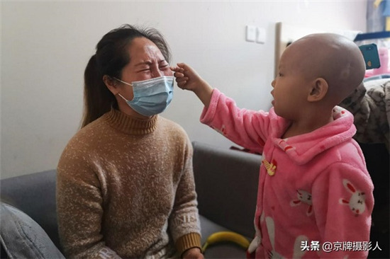 女人等不及老公“長大”，輕松籌·輕松公益上這個萌娃腦袋生腫瘤，急需幫助