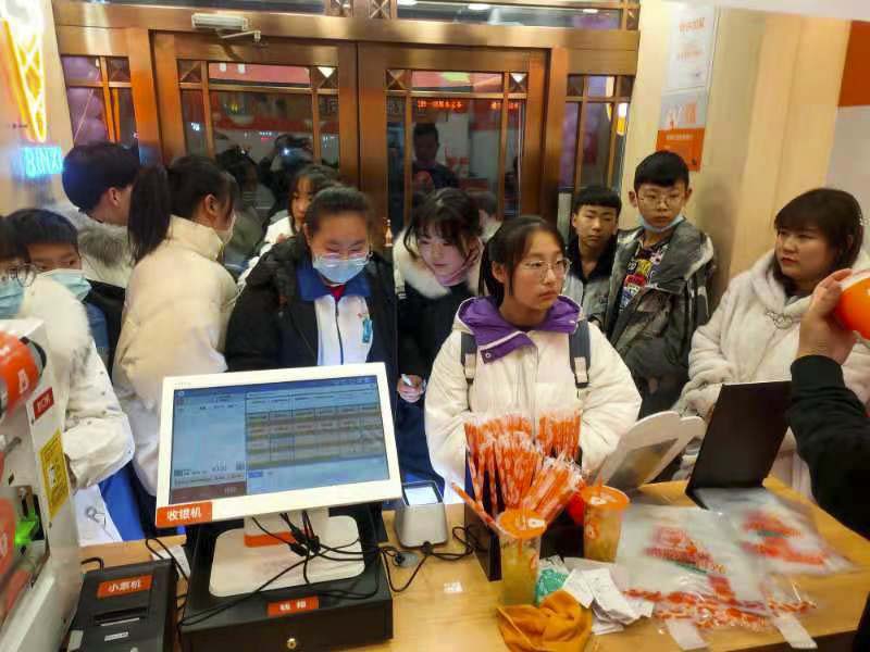 共克時(shí)艱，冰雪時(shí)光免除加盟商600余萬(wàn)元的物料費(fèi)用