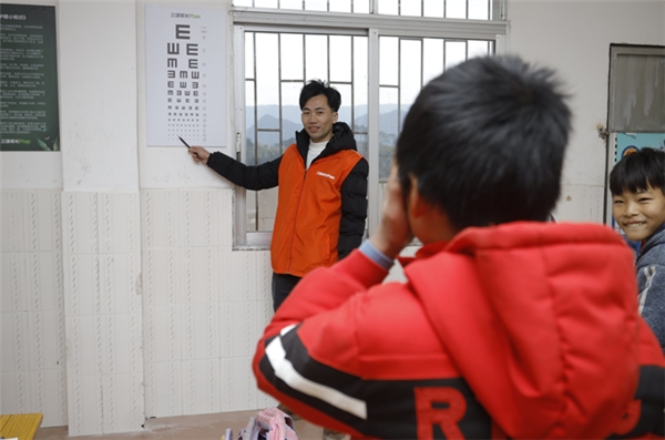 2021年首盞公益燈！三雄極光點(diǎn)亮求學(xué)夢(mèng)