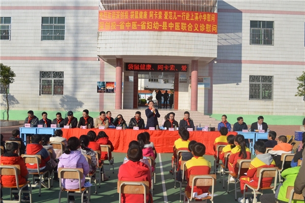 阿卡索攜手深創(chuàng)投再次走進(jìn)上溪小學(xué)，開(kāi)展教育扶貧慰問(wèn)考察活動(dòng)