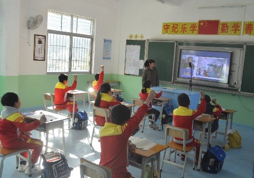 阿卡索攜手深創(chuàng)投再次走進(jìn)上溪小學(xué)，開(kāi)展教育扶貧慰問(wèn)考察活動(dòng)