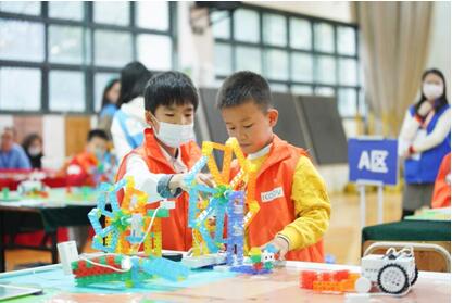 讓學(xué)生與科技零距離：KOOV開拓機器人編程教育新版圖