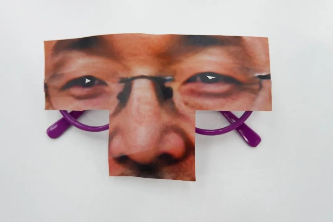 干擾圖案打印出來(lái)后貼在鏡框上，圖源：采訪對(duì)象提供