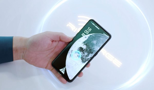斯普奧汀與OPPO合作開(kāi)發(fā)隔空無(wú)線充電解決方案正式亮相MWC