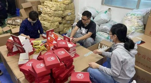 廣藥為來(lái)穗過(guò)年游客捐贈(zèng)1萬(wàn)個(gè)愛(ài)心健康禮包，公益活動(dòng)溫暖人心