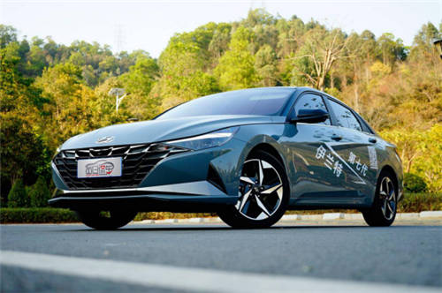跨入30歲，北京現(xiàn)代伊蘭特將樹立A級(jí)轎車新標(biāo)桿？試駕來看