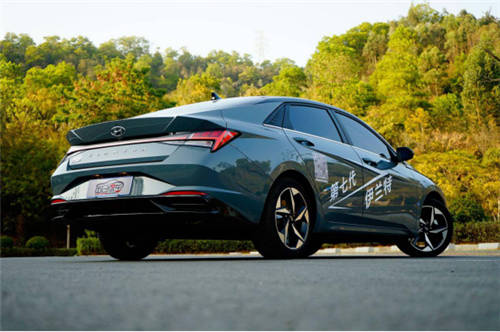 跨入30歲，北京現(xiàn)代伊蘭特將樹立A級(jí)轎車新標(biāo)桿？試駕來看