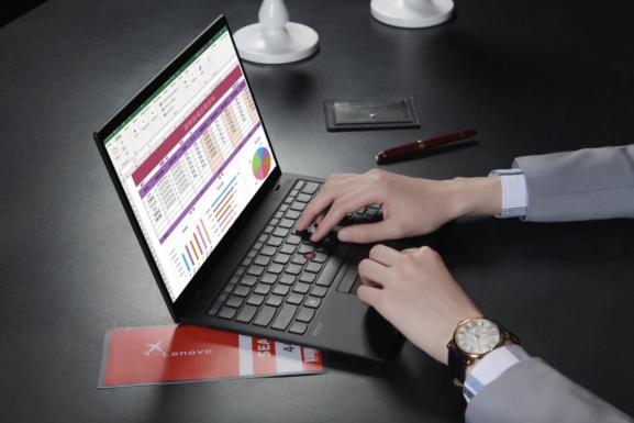 引領時代進化的極致輕薄旗艦筆電，ThinkPad X1 Nano登上央視
