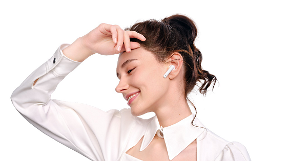 HUAWEI FreeBuds 耳機(jī)“聽力保護(hù)”功能為聽力健康保駕護(hù)航！