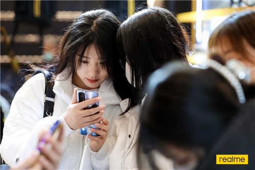 realme真我GT火爆來(lái)襲，最潮快閃店人氣爆棚