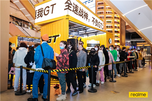 realme真我GT火爆來(lái)襲，最潮快閃店人氣爆棚