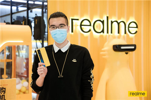 realme真我GT火爆來(lái)襲，最潮快閃店人氣爆棚