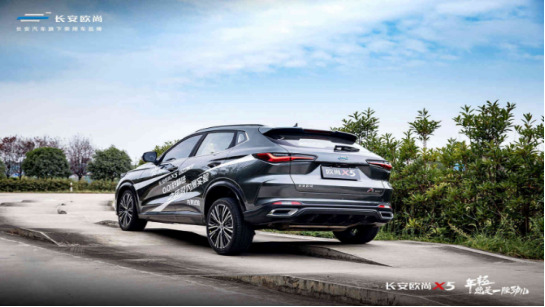 年輕人的第一輛車，SUV什么車型好？歐尚X5對比名爵ZS！