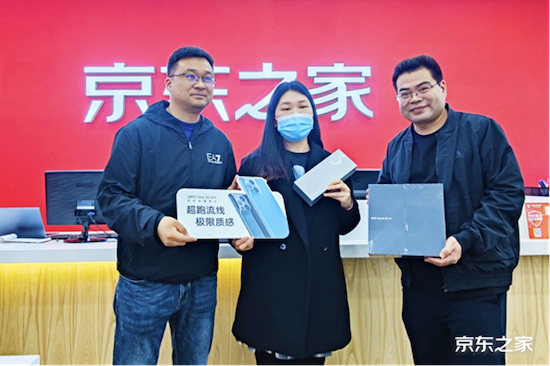 OPPO Find X3新品亮相京東之家，OPPO中華區(qū)總裁現(xiàn)身體驗新場景