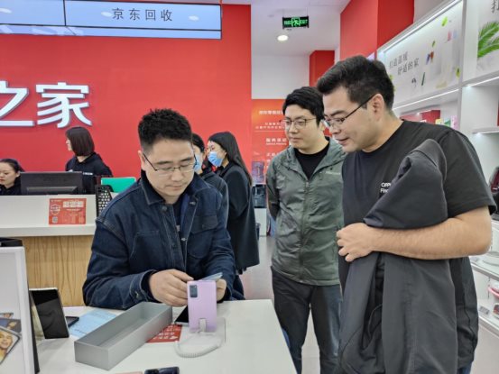 蘇寧、國美、京東之家門店排隊搶購 OPPO Find X3系列首銷火爆