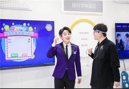 電視只能看嗎？海爾智慧屏在2021AWE現(xiàn)場能用意念拔河比賽