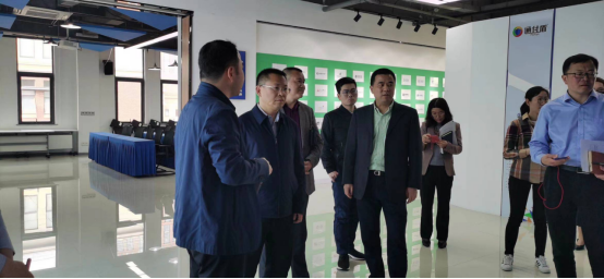 蘇州市工業(yè)園區(qū)管委會副主任盧淵一行蒞臨通付盾蘇州總部考察調研