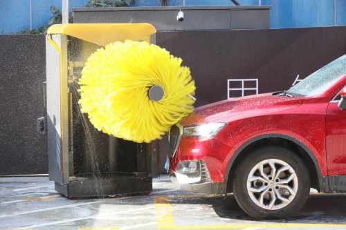 汽車超人杭州店投放智能洗車機(jī)器人，為消費(fèi)者帶來(lái)全新服務(wù)體驗(yàn)