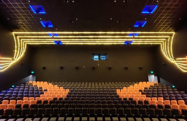 雙機(jī)激光放映+24米超大銀幕，霸氣登錄