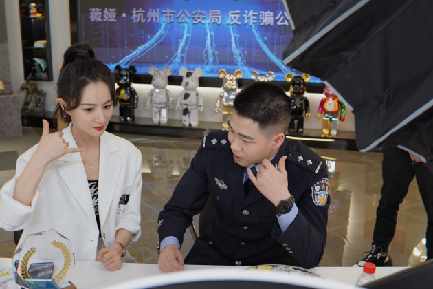 薇婭又獲新身份！被杭州警方授予“杭州市反詐騙宣傳大使”