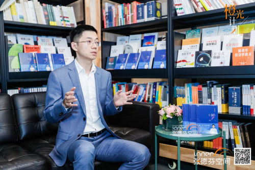 知名心理學(xué)作家盧熠翎：真正的成年人，都超越了原生家庭的束縛
