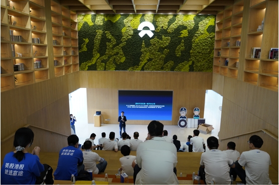 富途牛牛圈調(diào)研團探秘蔚來：“工廠放假了嗎？不，是機器人在生產(chǎn)”