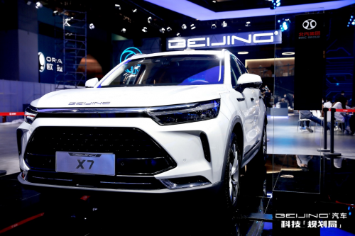 鐵粉車主參加BEIJING京友匯體驗(yàn)活動(dòng) 上海車展展臺(tái)開(kāi)啟車主直播