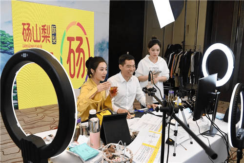 上架就被秒空！“薇婭魅力中國(guó)行”再次走進(jìn)安徽，直播引導(dǎo)成交額超4486萬(wàn)元