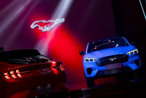 福特電馬PK特斯拉Model Y，談?wù)勱P(guān)于電動車的那些事兒