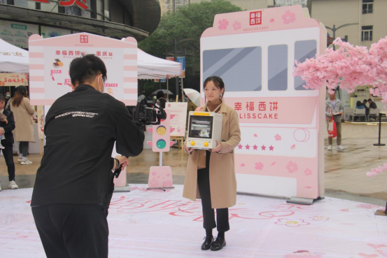 美的x小劉鴨聯(lián)名烤箱新品首發(fā)，呆萌出圈線下烘烤大顯身手