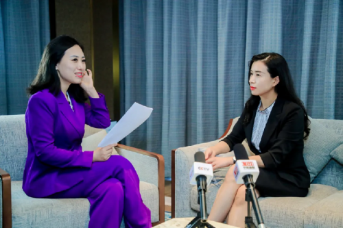 真人力出席2021中國品牌博鰲峰會，創(chuàng)始人CEO曾麗曉接受CCTV專訪