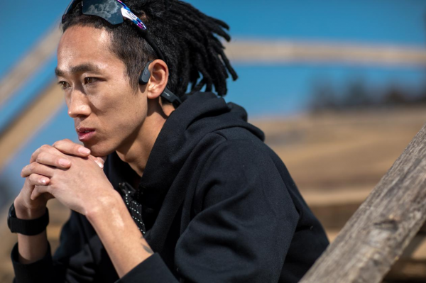 給耳機(jī)黨們提個(gè)醒，開放聆聽才能拯救你的耳道